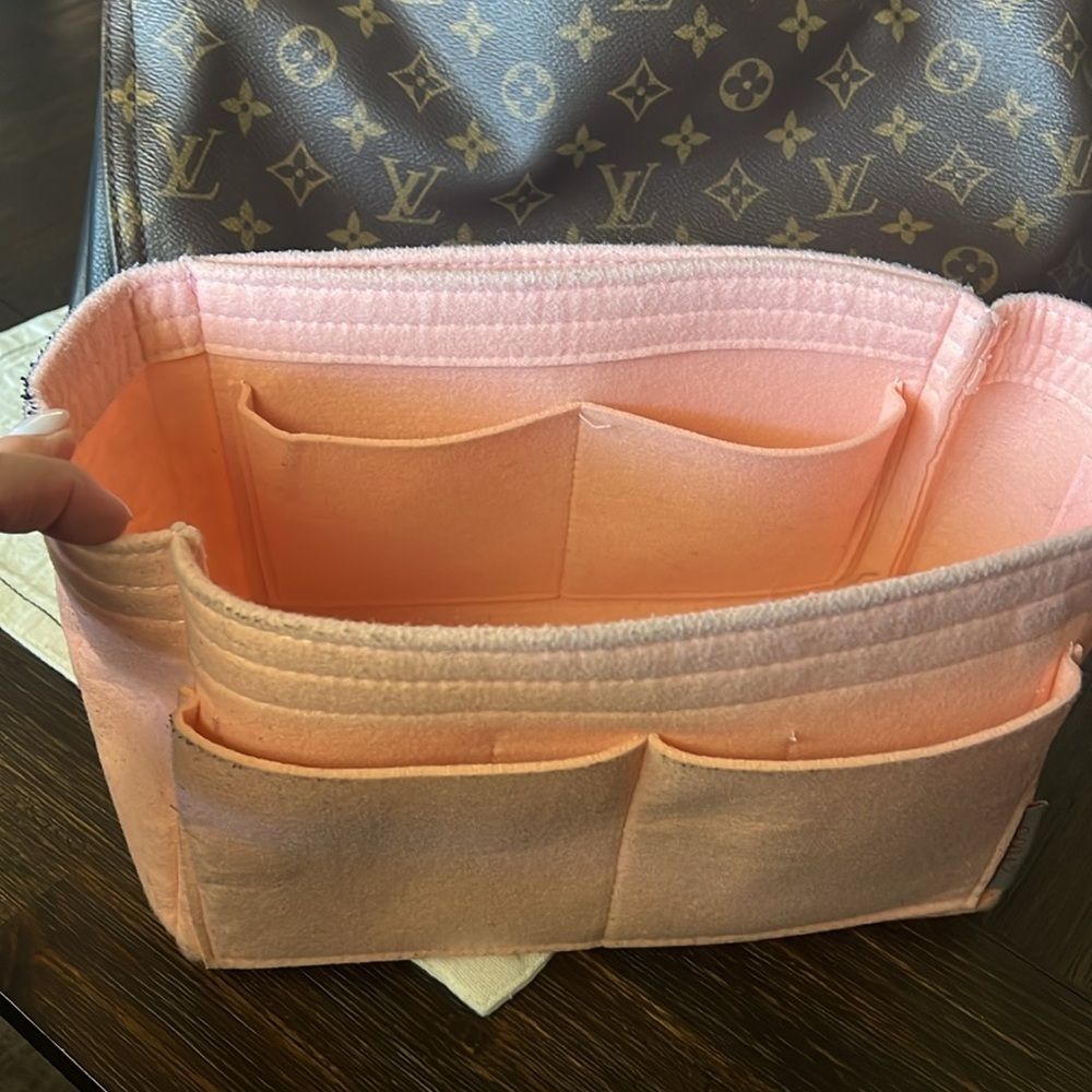 Beautiful Louis Vuitton Gaia. - Picture 9 of 13